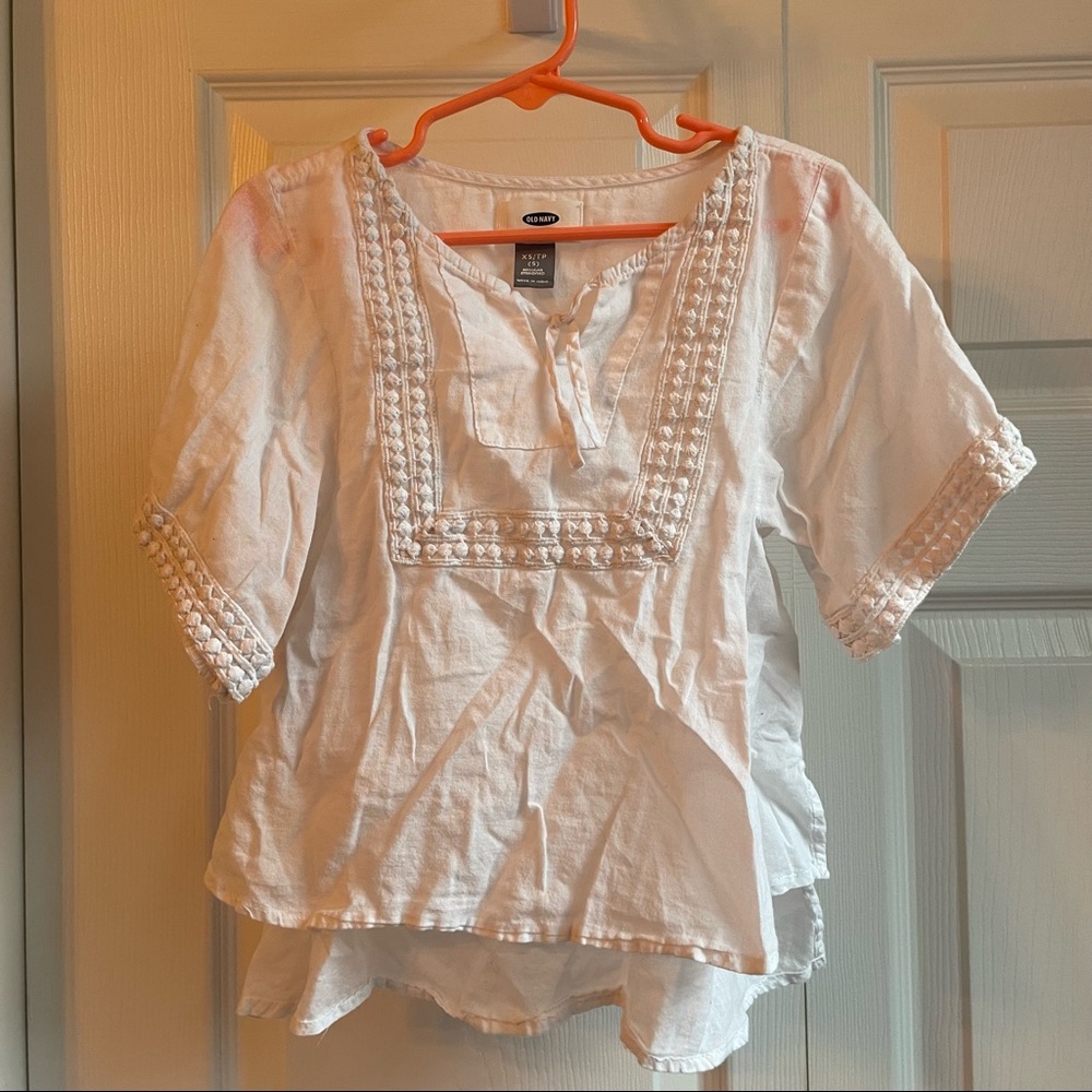 Girl eyelet white top Old Navy xs